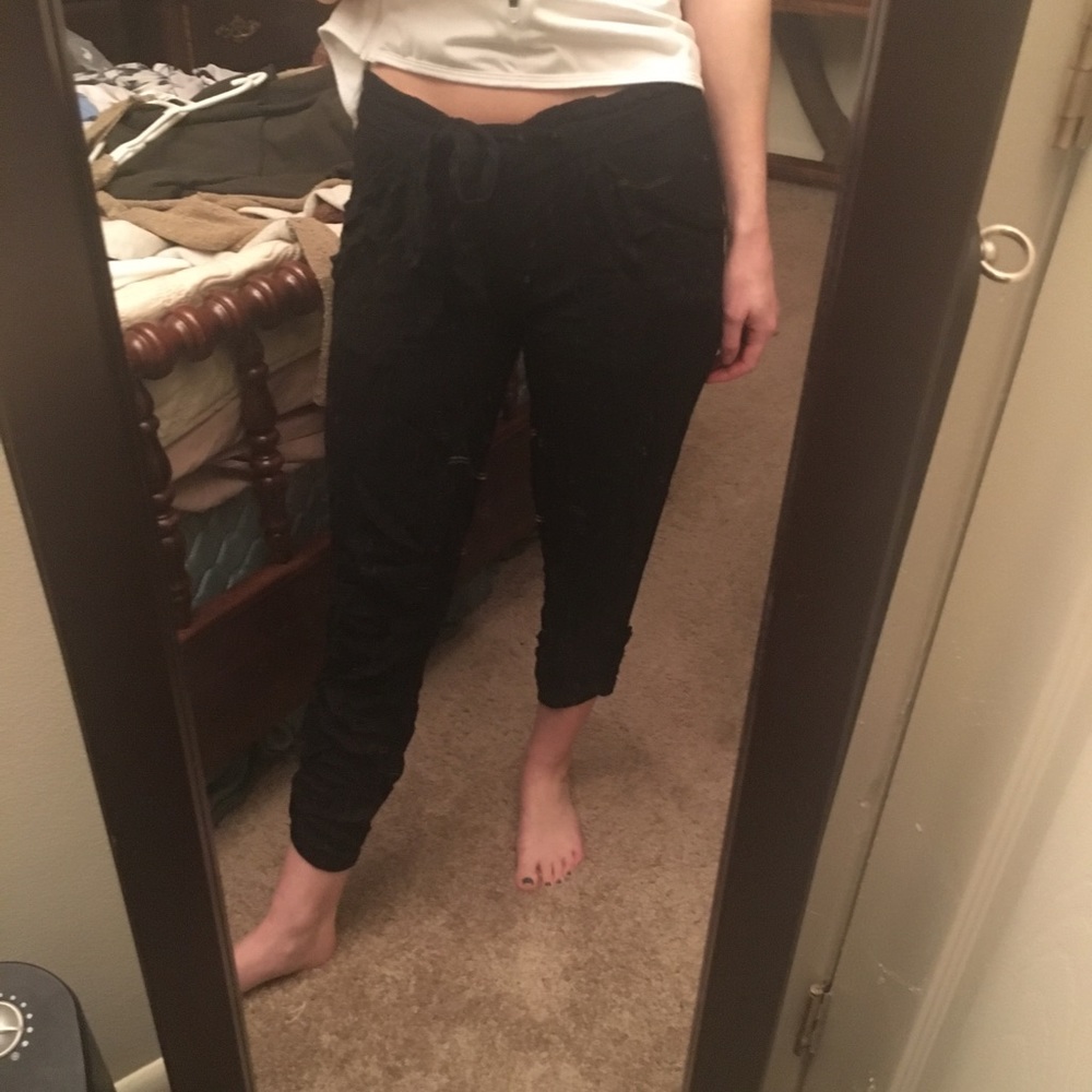 Black capris